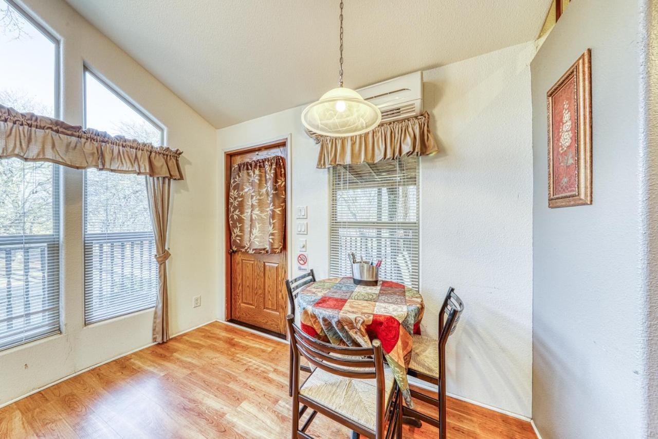 The Pecan @ Mendelbaum Winery Guest Cabins Villa Fredericksburg Exterior photo