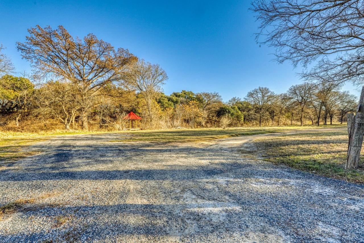 The Pecan @ Mendelbaum Winery Guest Cabins Villa Fredericksburg Exterior photo