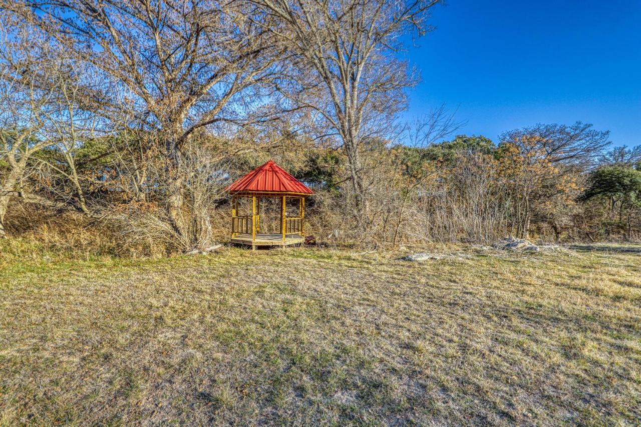 The Pecan @ Mendelbaum Winery Guest Cabins Villa Fredericksburg Exterior photo